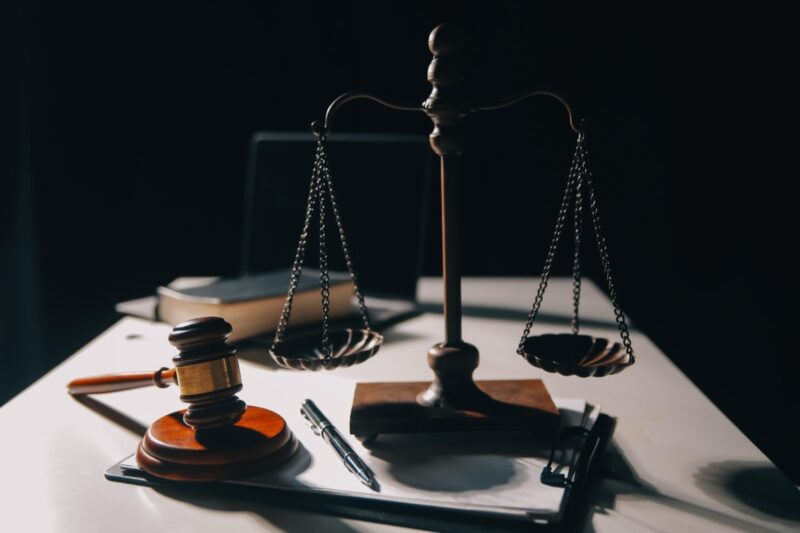 Ścieżka kariery radcy prawnego i znaczenie ubezpieczenia odpowiedzialności cywilnej